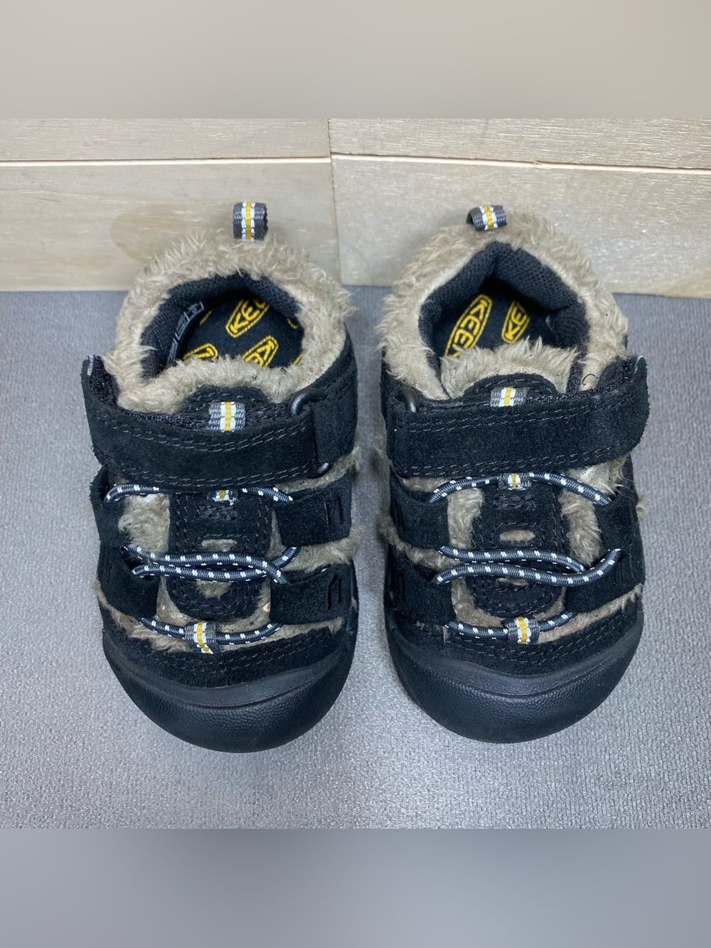 Keen Newport H2 Sandals Black Suede Infant Size 5 Baby Shoes Faux Fur Trim - Picture 7 of 11